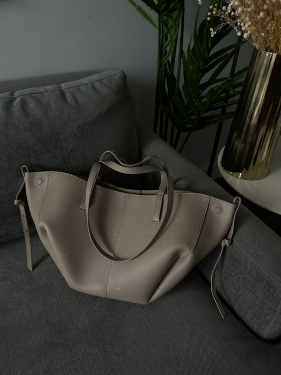 Lisslune | Voss – Vintage Leather Shoulder Bag for Women | Spacious, Elegant & Timeless Design