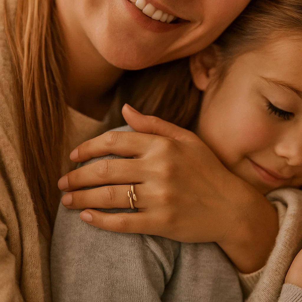 Lisslune | Embrace Ring - Always Close and Connected