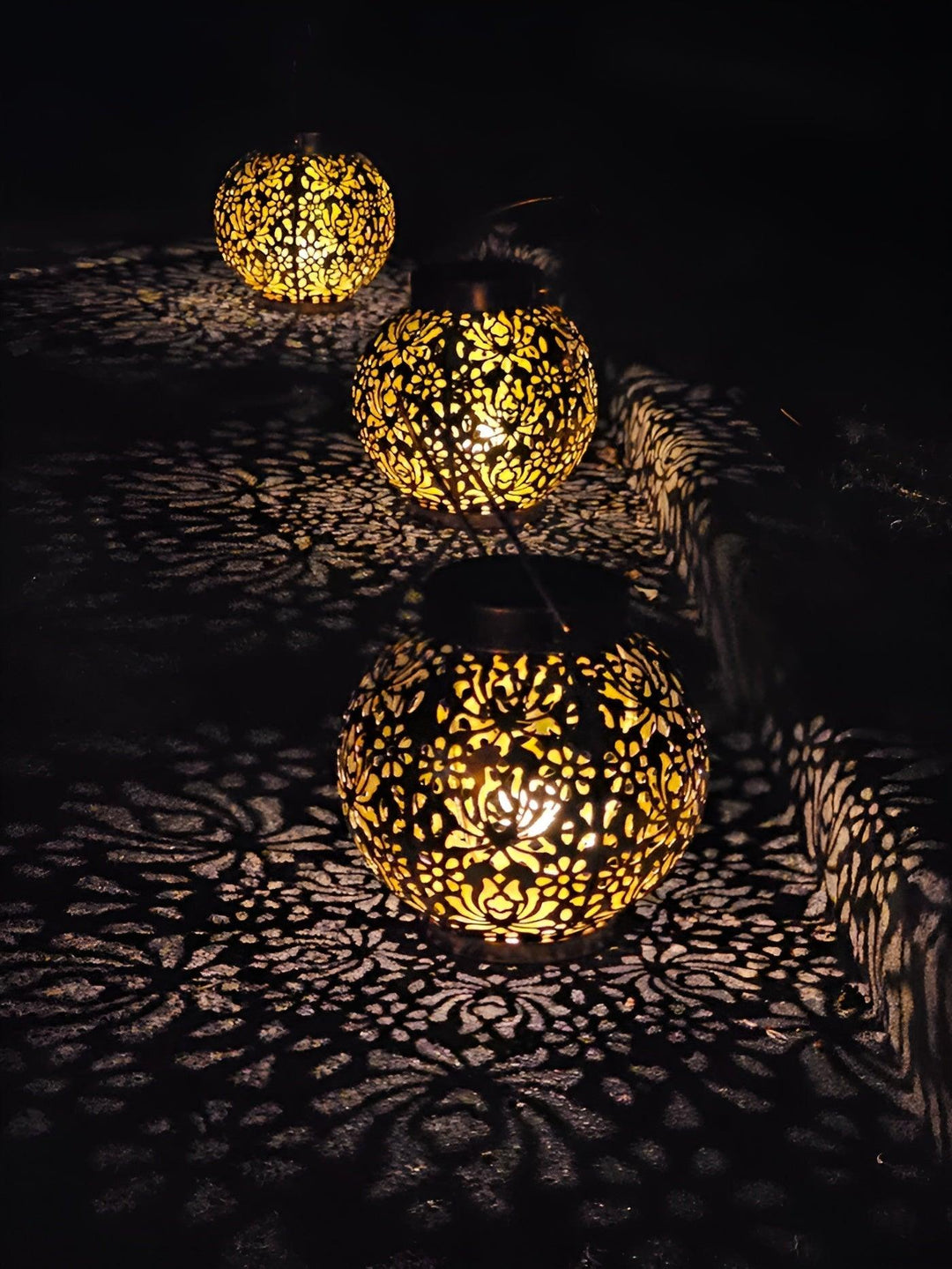 Lisslune | AquaGlow – Waterproof Solar LED Garden Hanging Light