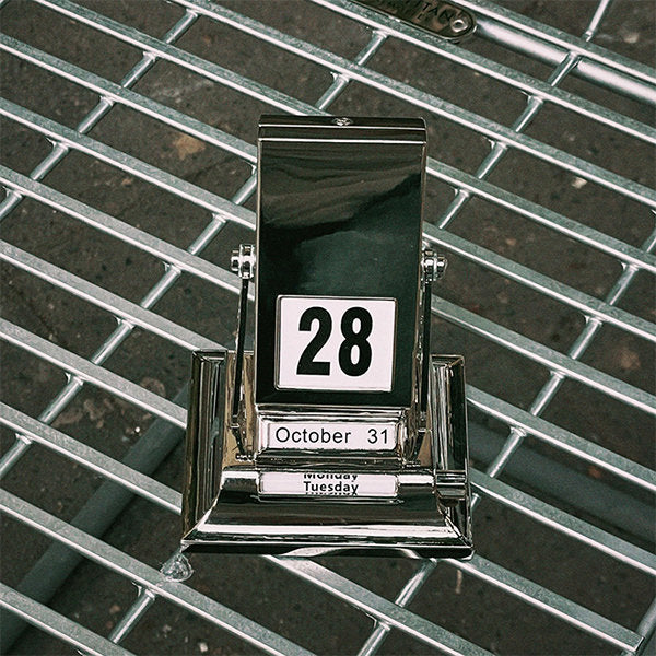 Lisslune | Mechanical Design Rotating Calendar