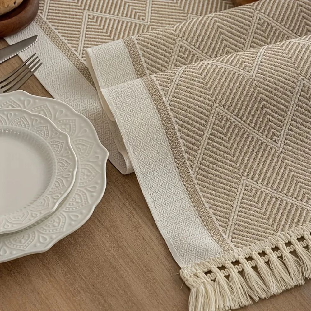 Lisslune | Zigzag Loom Table Runner