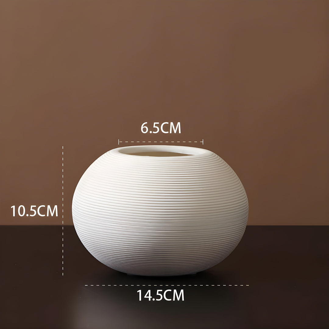 Lisslune | Minimalistic Handcrafted Ceramic Zen Vase