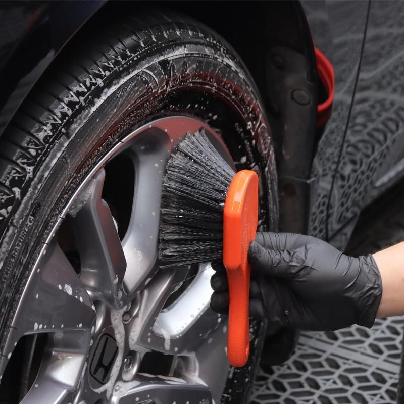 Lisslune | Simple Wheel Cleaning Brush with Soft Bristles and Ergonomic Handle