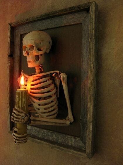 Lisslune | Haunted house skull halloween decoration