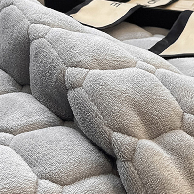 Lisslune | Modern Soft Throw Blanket with Square Texture – Stylish Fluffy Bed & Sofa Cover