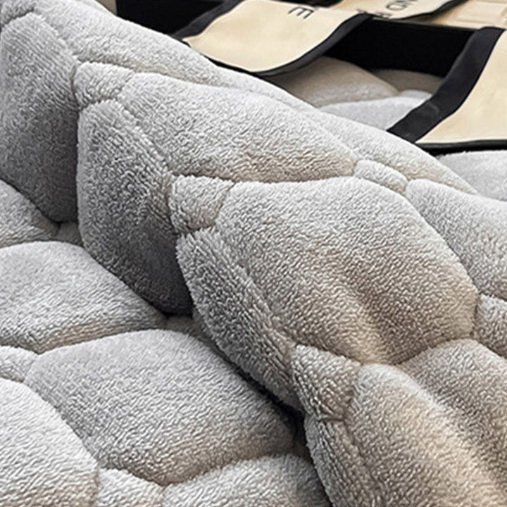 Lisslune | Modern Soft Throw Blanket with Square Texture – Stylish Fluffy Bed & Sofa Cover