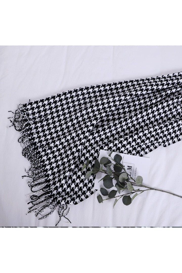 Lisslune | Black White Blanket