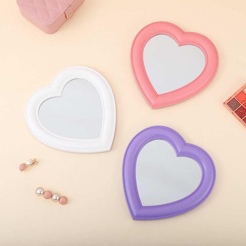 Rynx | Heart-shaped mirror