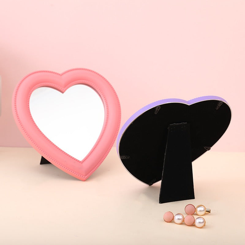 Rynx | Heart-shaped mirror