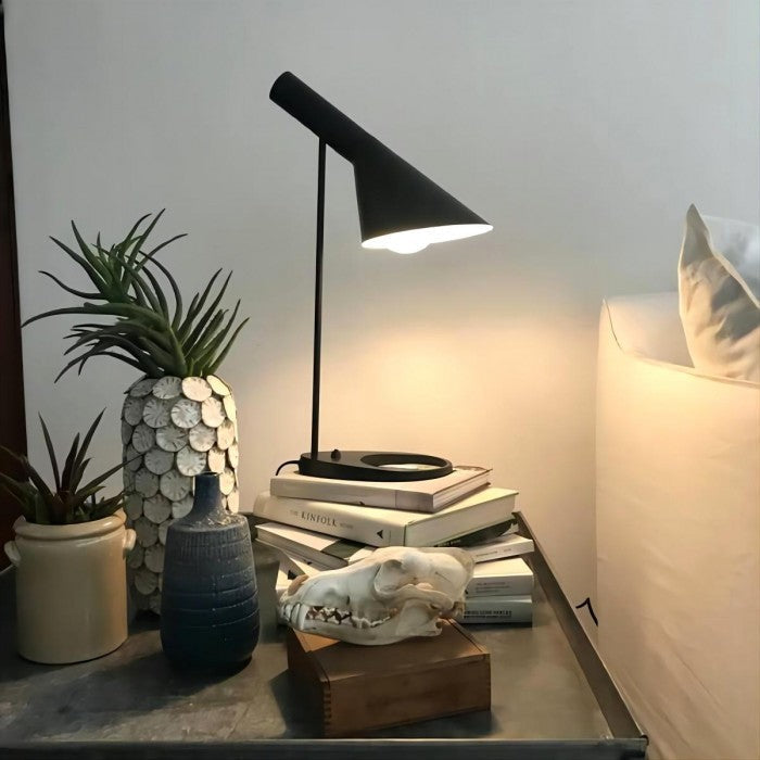 Lisslune | EchoLume - slim and customizable table lamp