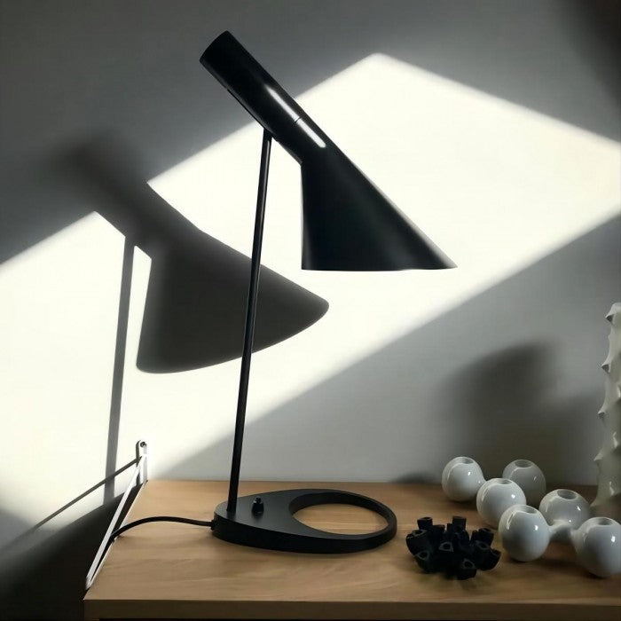 Lisslune | EchoLume - slim and customizable table lamp