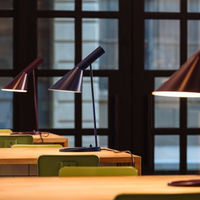 Lisslune | EchoLume - slim and customizable table lamp