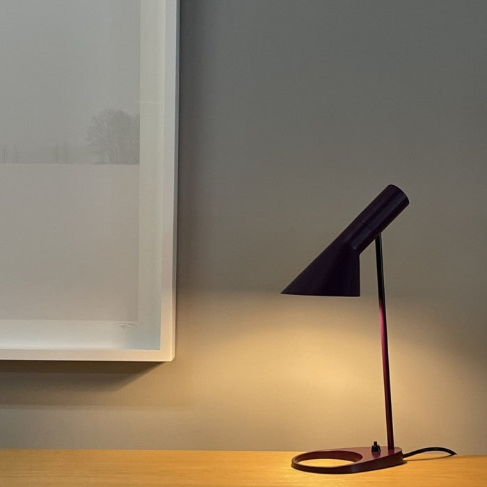 Lisslune | EchoLume - slim and customizable table lamp