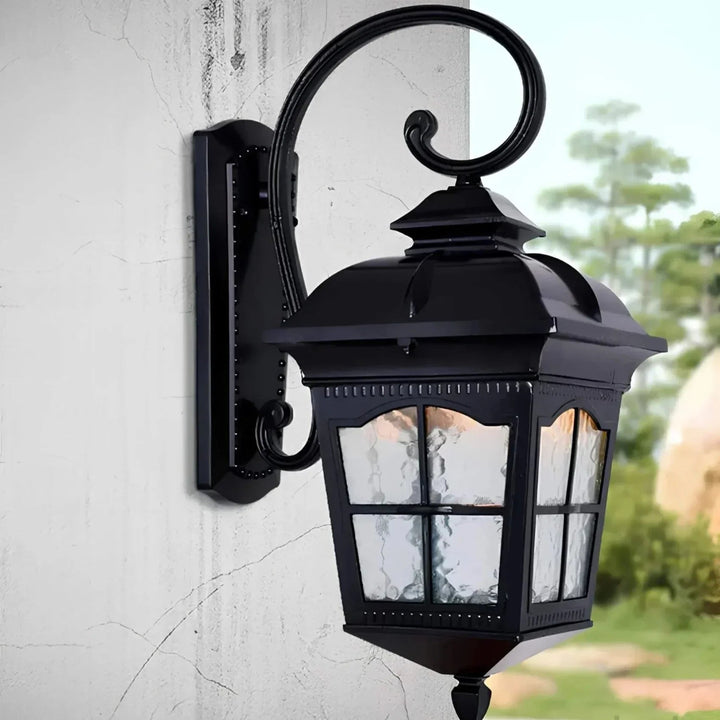 Lisslune | HeritageLight – Classic Outdoor Wall Lanterns