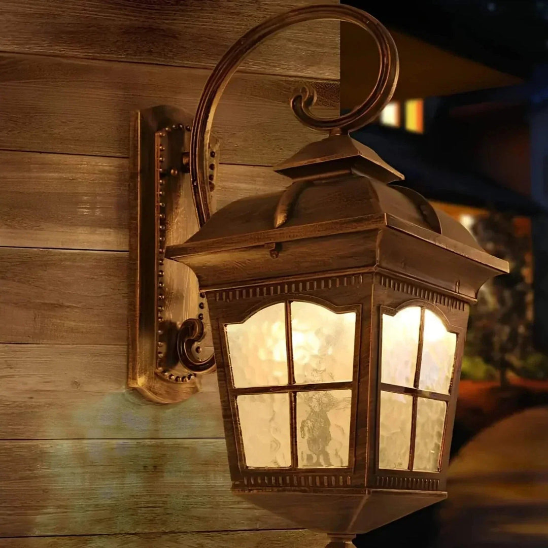 Lisslune | HeritageLight – Classic Outdoor Wall Lanterns
