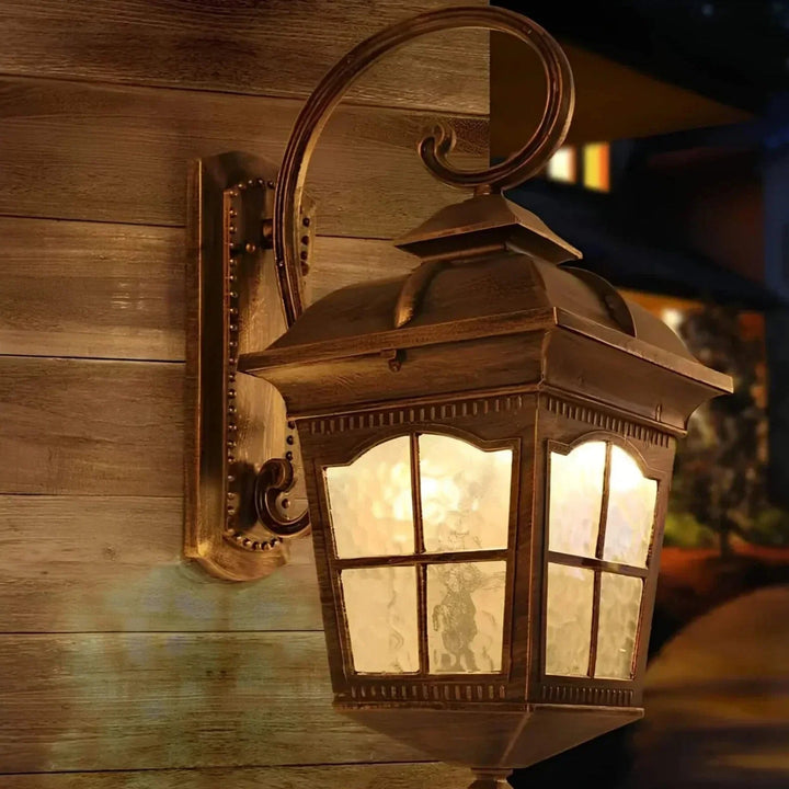 Lisslune | HeritageLight – Classic Outdoor Wall Lanterns