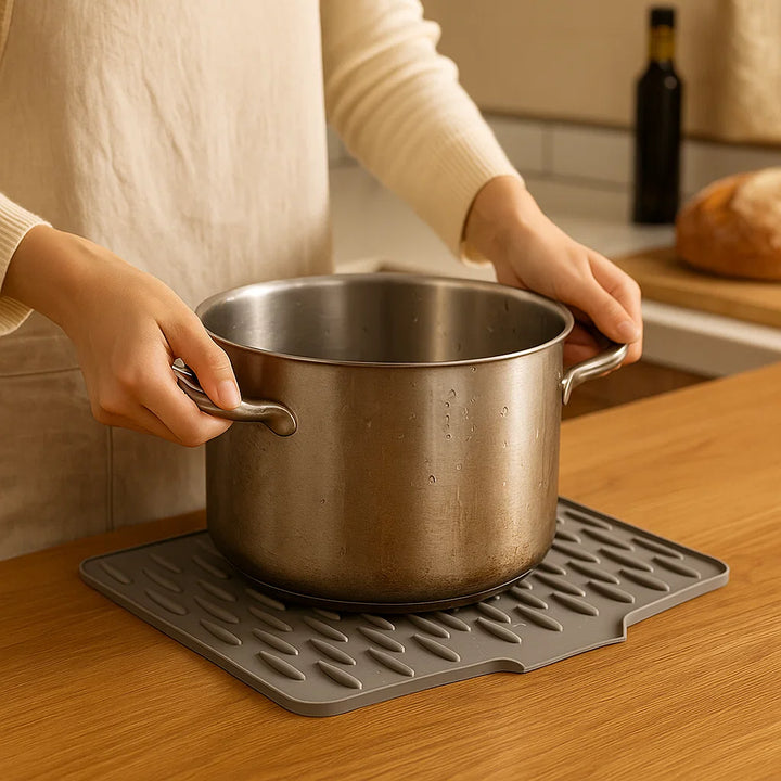 Lisslune | Angled Silicone Drip Mat - Heat Resistant and Non-Slip