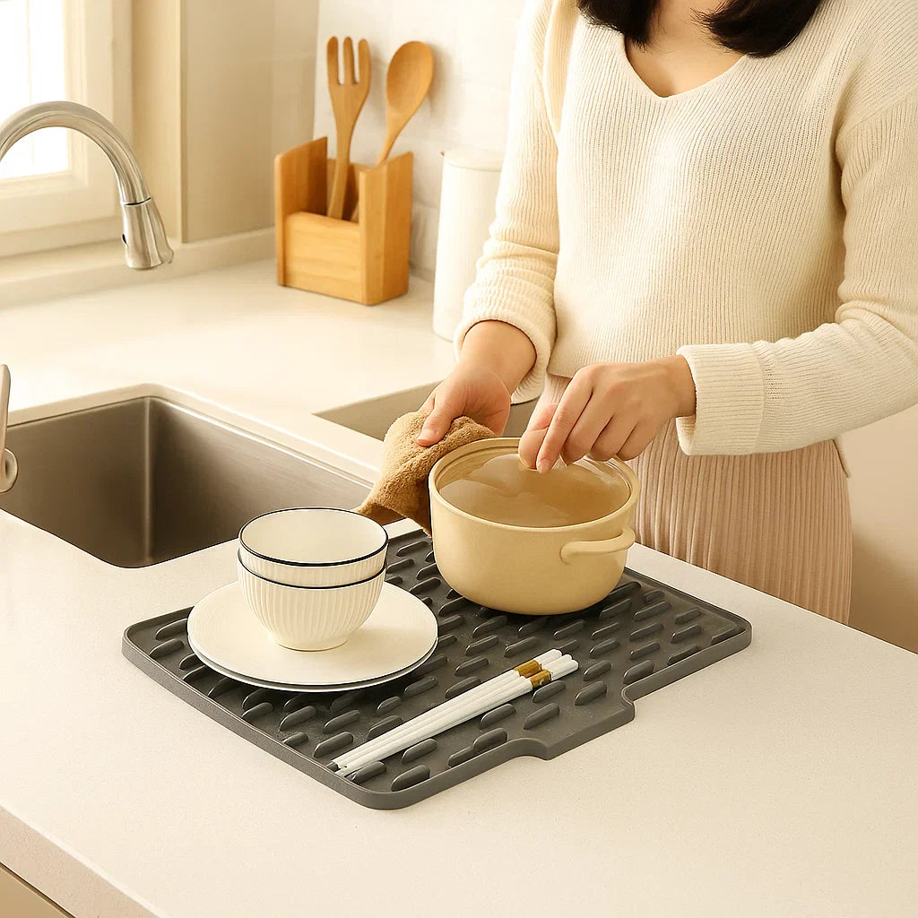 Lisslune | Angled Silicone Drip Mat - Heat Resistant and Non-Slip