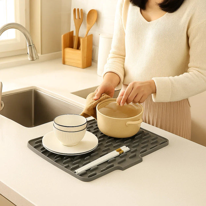 Lisslune | Angled Silicone Drip Mat - Heat Resistant and Non-Slip