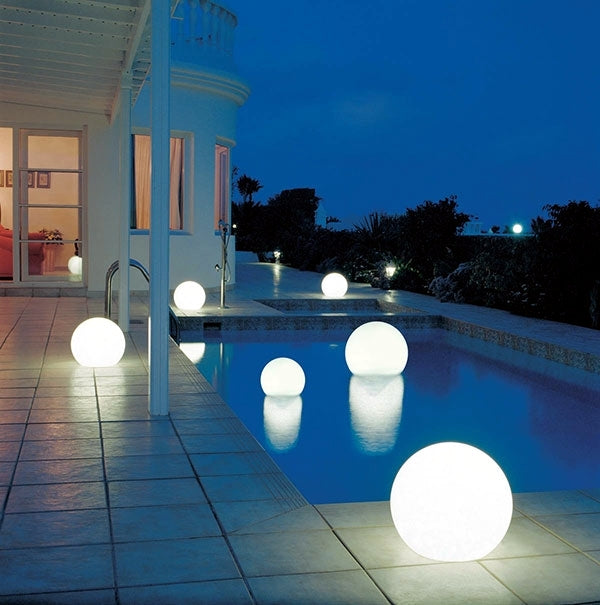 Lisslune | Weatherproof Round LED Garden Light with 16 Colors and Remote Control - Perfect for Garden, Porch & Party