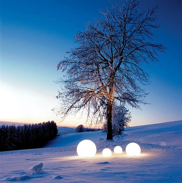 Lisslune | Weatherproof Round LED Garden Light with 16 Colors and Remote Control - Perfect for Garden, Porch & Party