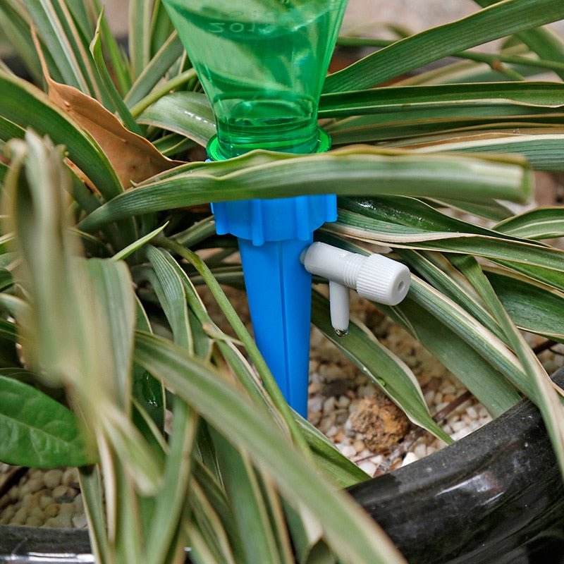 Lisslune | GrowSmart Spike – Adjustable Automatic Watering System with Bottle Recycle Feature