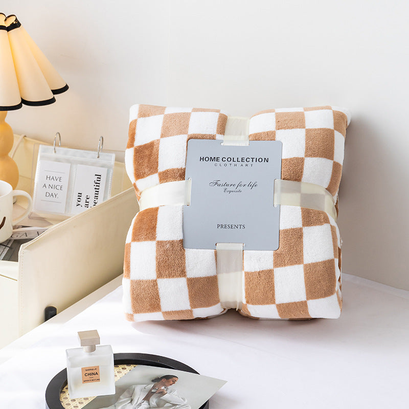 Lisslune | Stylish blanket in checkered pattern for your home