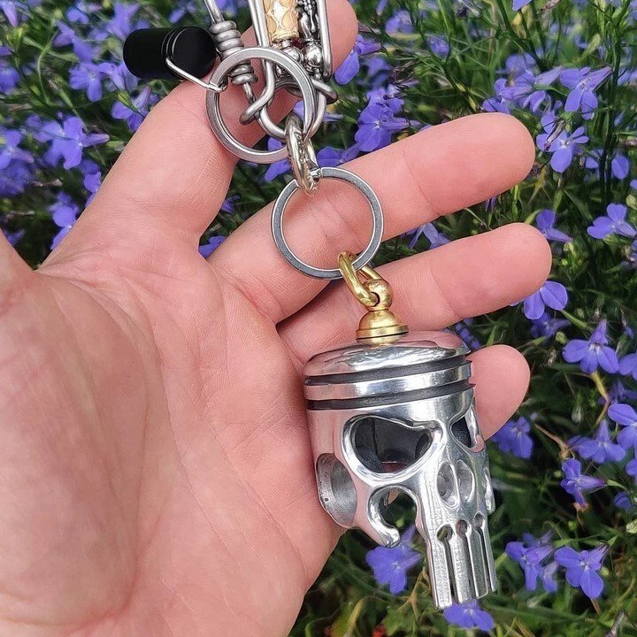 Lisslune | Piston art skull keychain [pendant/flashlight/bottle opener]