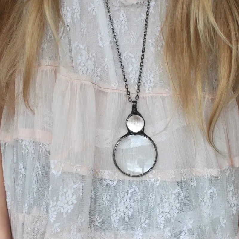 Lisslune | Necklace with magnifying pendant