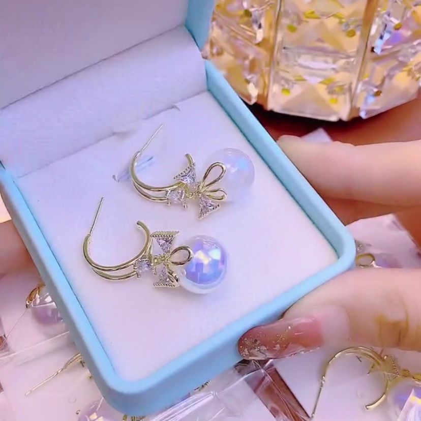 Lisslune | Bow Pearl Earrings
