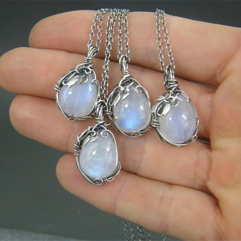 Lisslune | Retro Moonstone Necklace - Selene