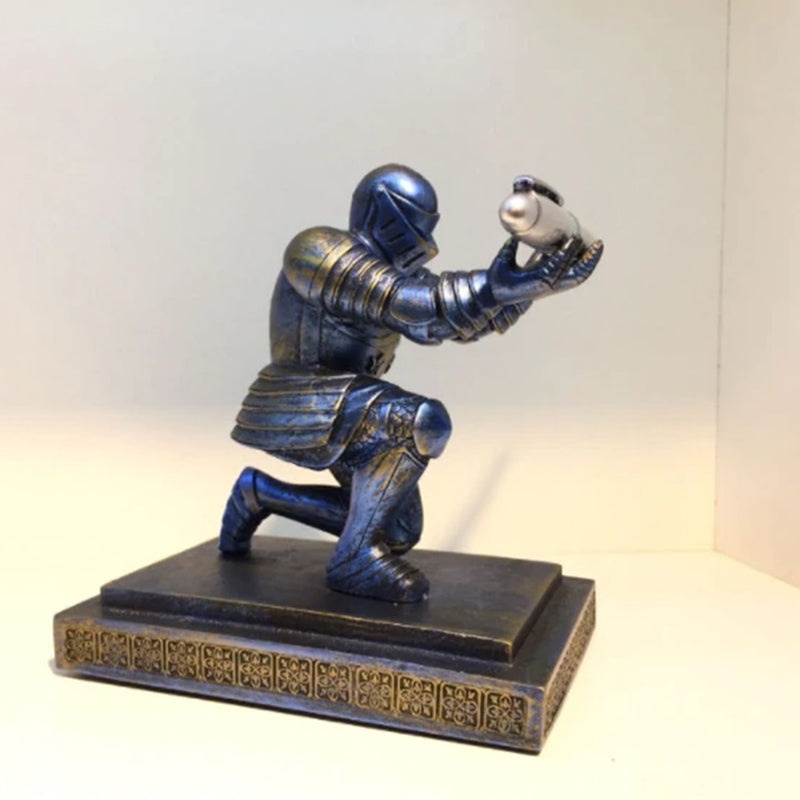 Lisslune | knight pen holder