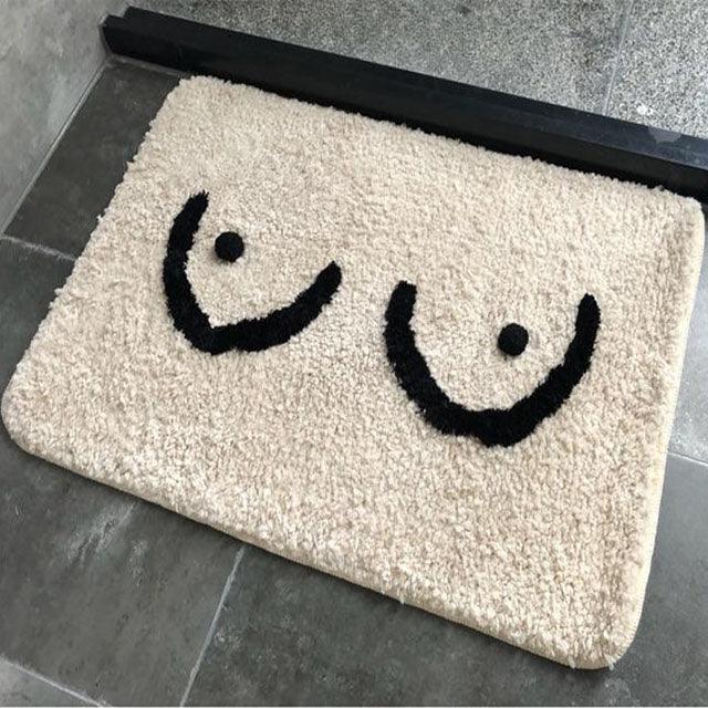 Lisslune | Bath mat with tits