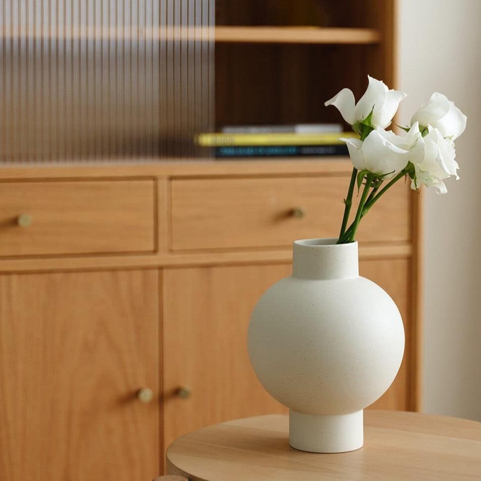 Lisslune | Serenity Curve Vase – Elegant minimalist design with smooth, curved silhouette