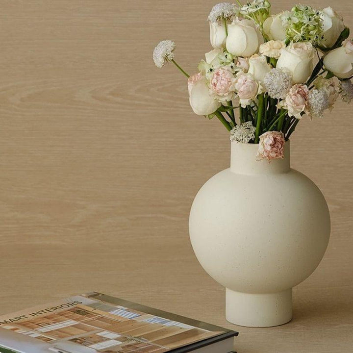 Lisslune | Serenity Curve Vase – Elegant minimalist design with smooth, curved silhouette