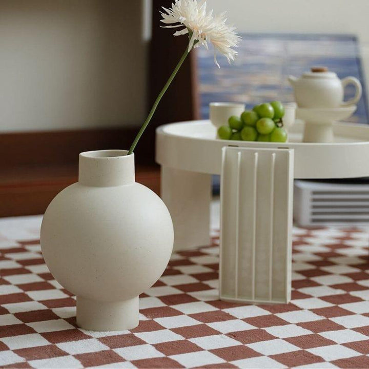 Lisslune | Serenity Curve Vase – Elegant minimalist design with smooth, curved silhouette
