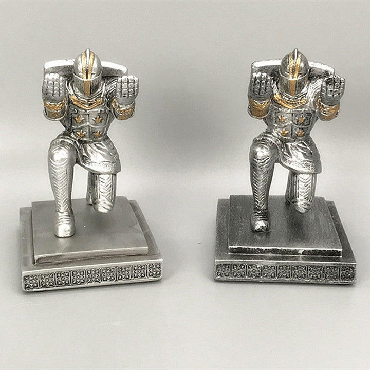 Lisslune | knight pen holder