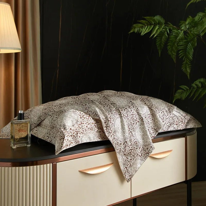 Lisslune | Caressence – Mulberry Silk Pillowcase for Luxurious Sleep Comfort