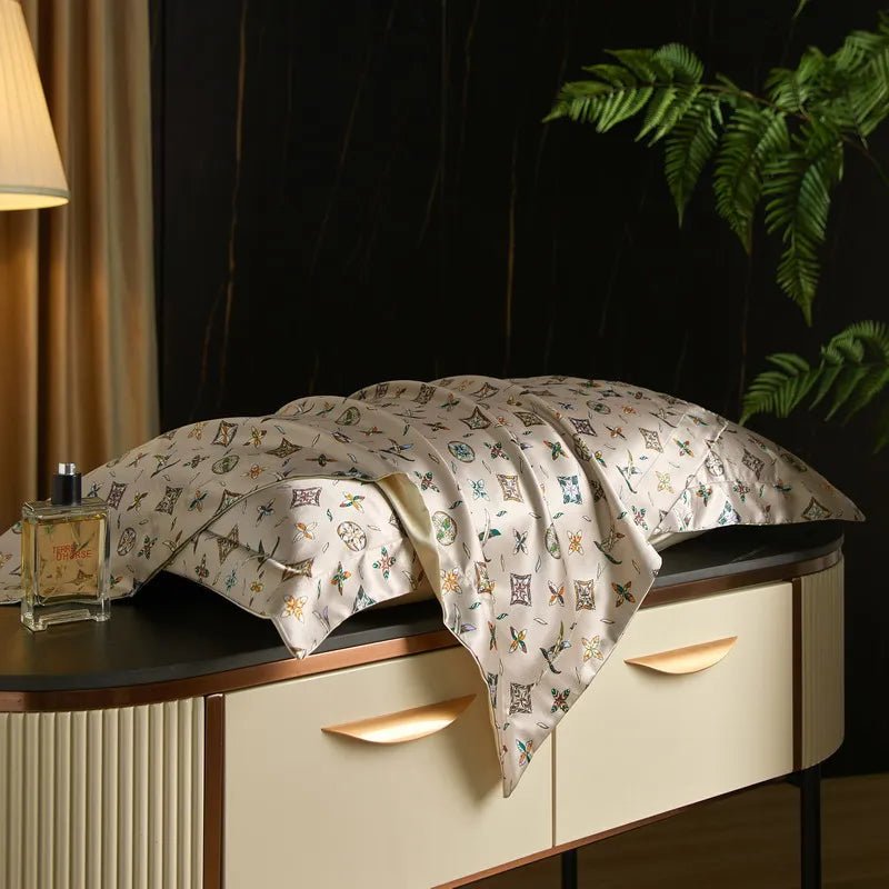 Lisslune | Caressence – Mulberry Silk Pillowcase for Luxurious Sleep Comfort