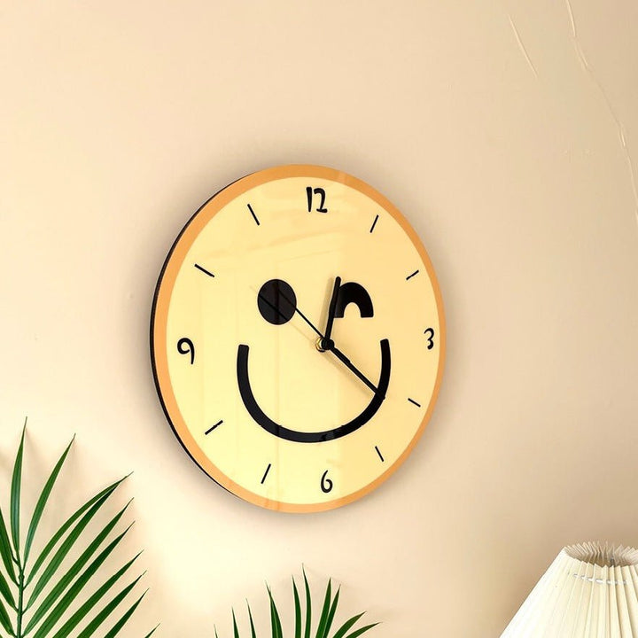 Lisslune | CheerTime - Smiley funny wall clock