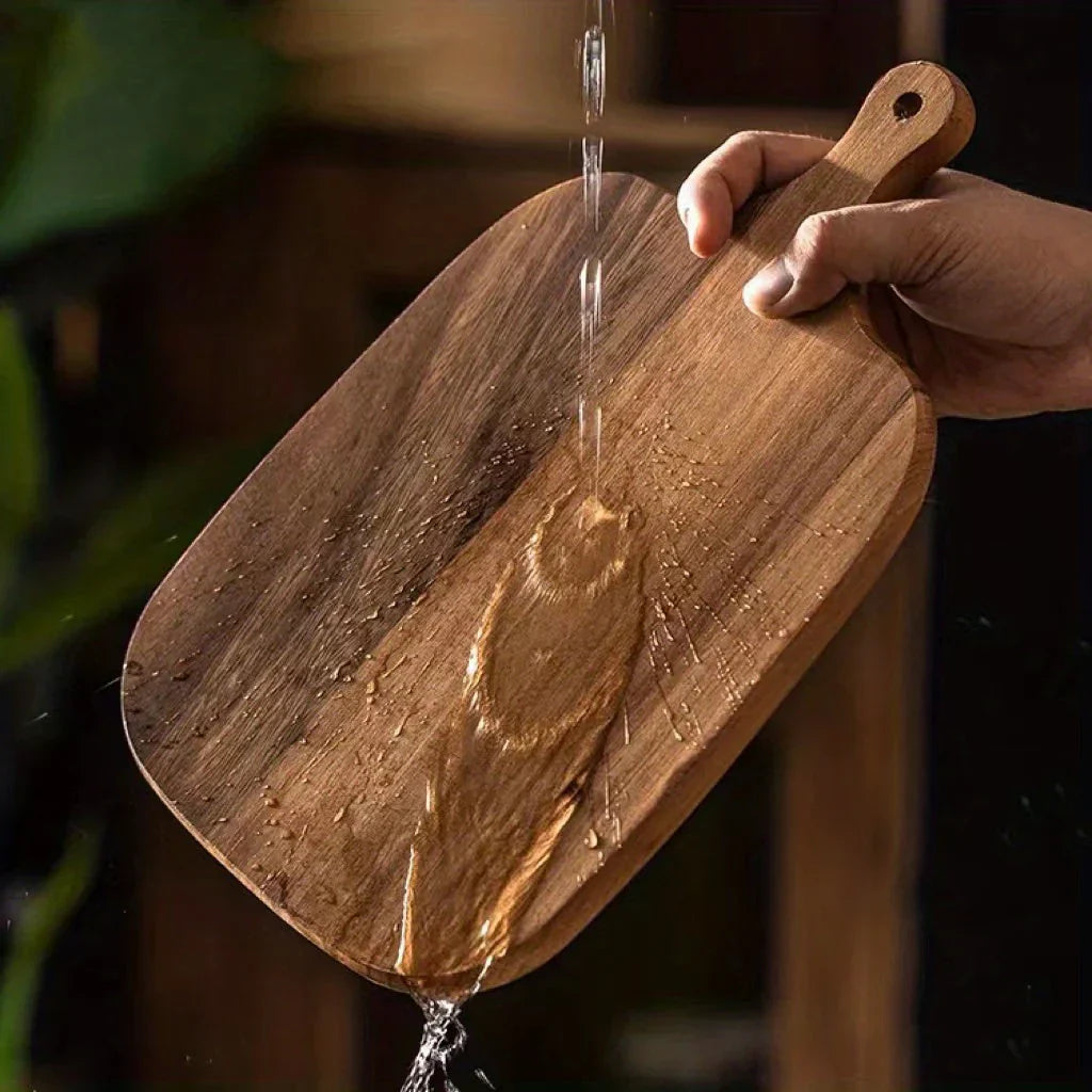 Lisslune | ChopMaster - Elegant wooden cutting board for versatile use in the kitchen
