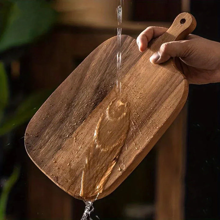 Lisslune | ChopMaster - Elegant wooden cutting board for versatile use in the kitchen