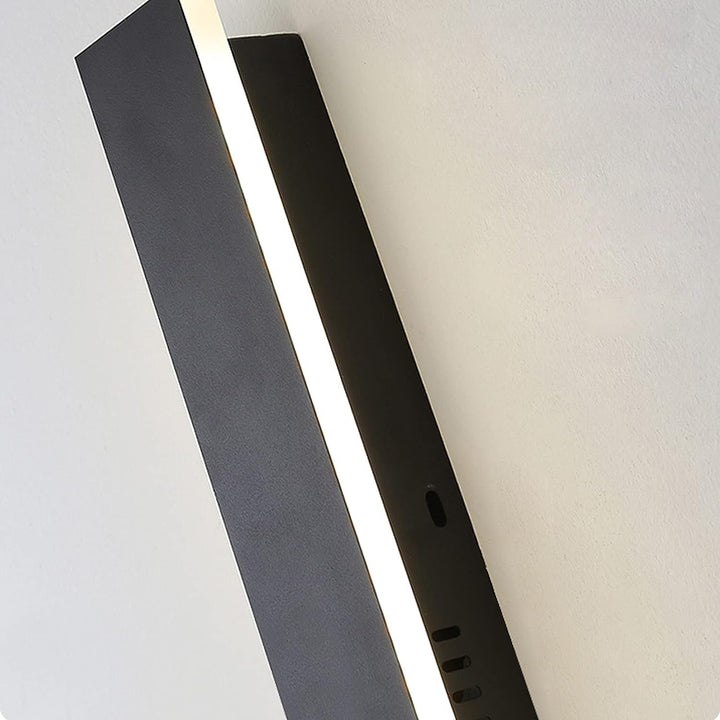 Lisslune | Svelte Linear Outdoor Wall Light IP65