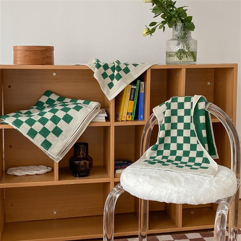 Lisslune | Checkerboard Plus Towel Collection