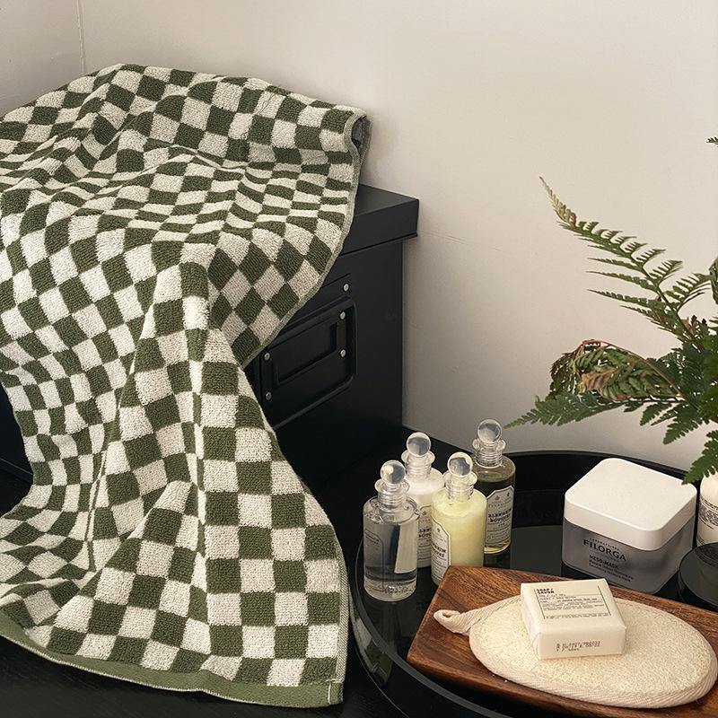 Lisslune | Classic Checkerboard Towel Collection