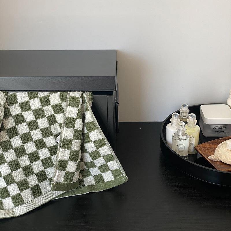 Lisslune | Classic Checkerboard Towel Collection
