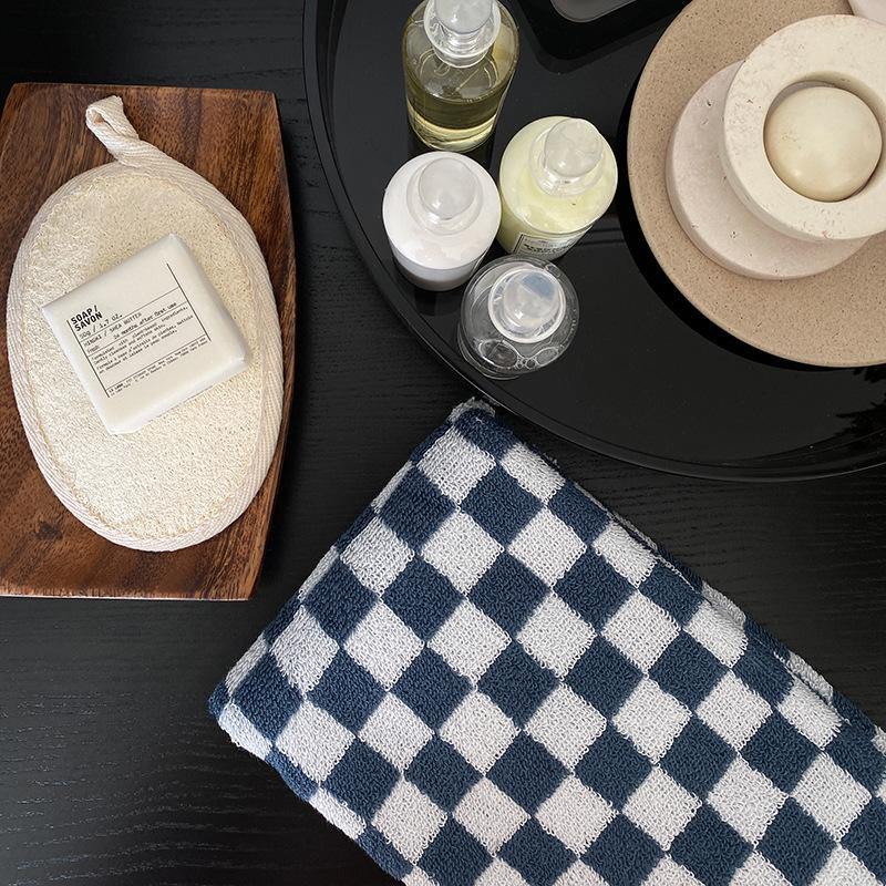 Lisslune | Classic Checkerboard Towel Collection