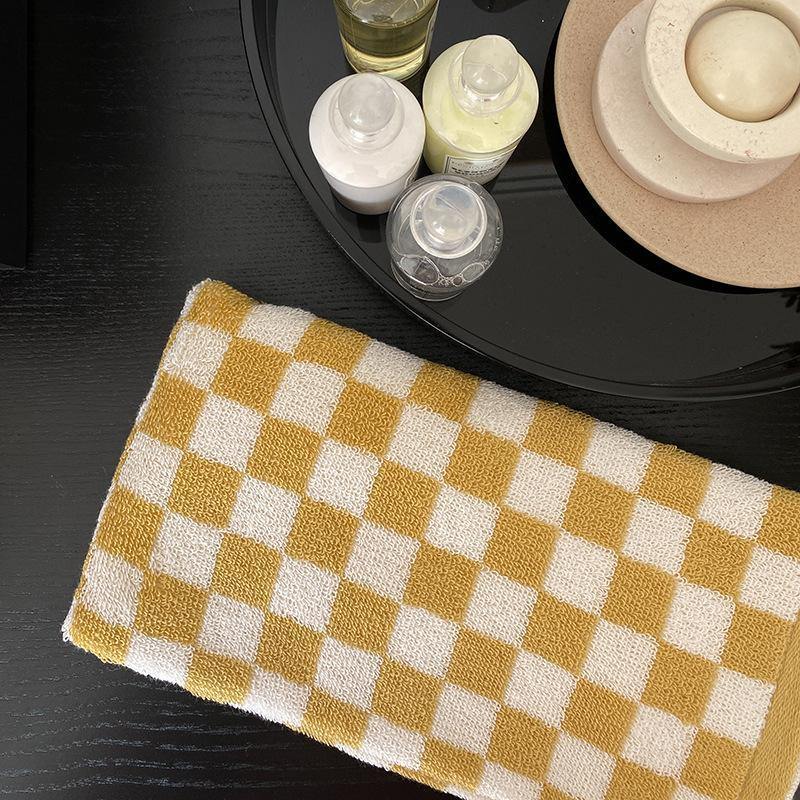 Lisslune | Classic Checkerboard Towel Collection