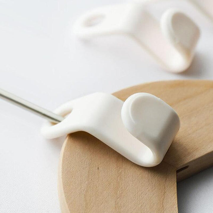 Lisslune | Space-saving plastic hooks for neat and organized closets