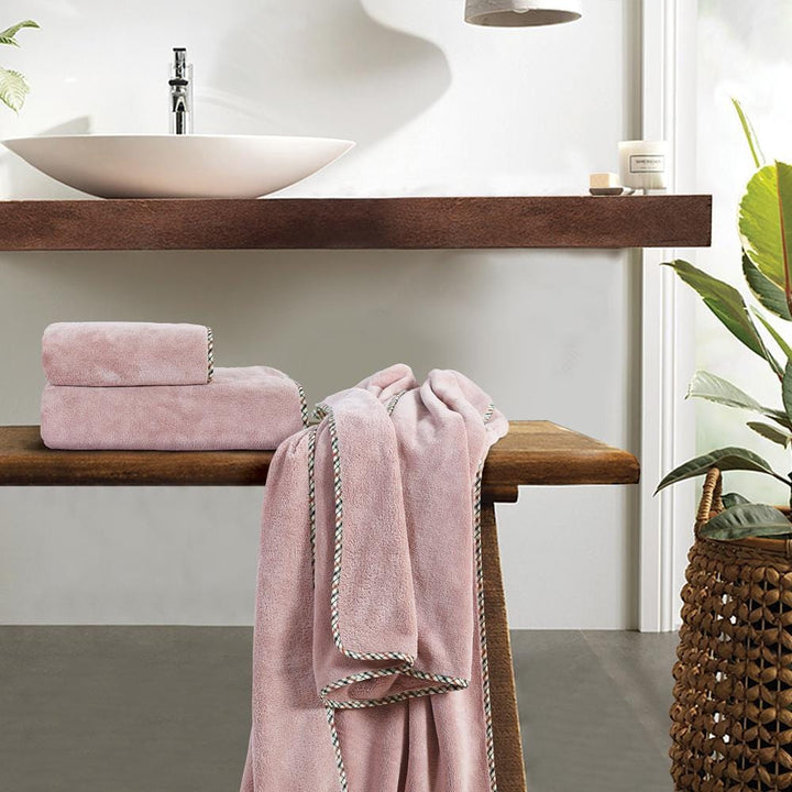 Lisslune | Solenza Premium Bath Towel | Lightweight microfiber towel with fast-dry technology